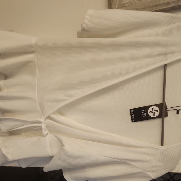 Boohoo Plus White Wrap Top - Picture 1 of 3